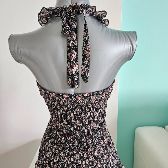 This effortlessly cheerful ruffled halter top makes every day feel like Spring L - Picture 3 of 3